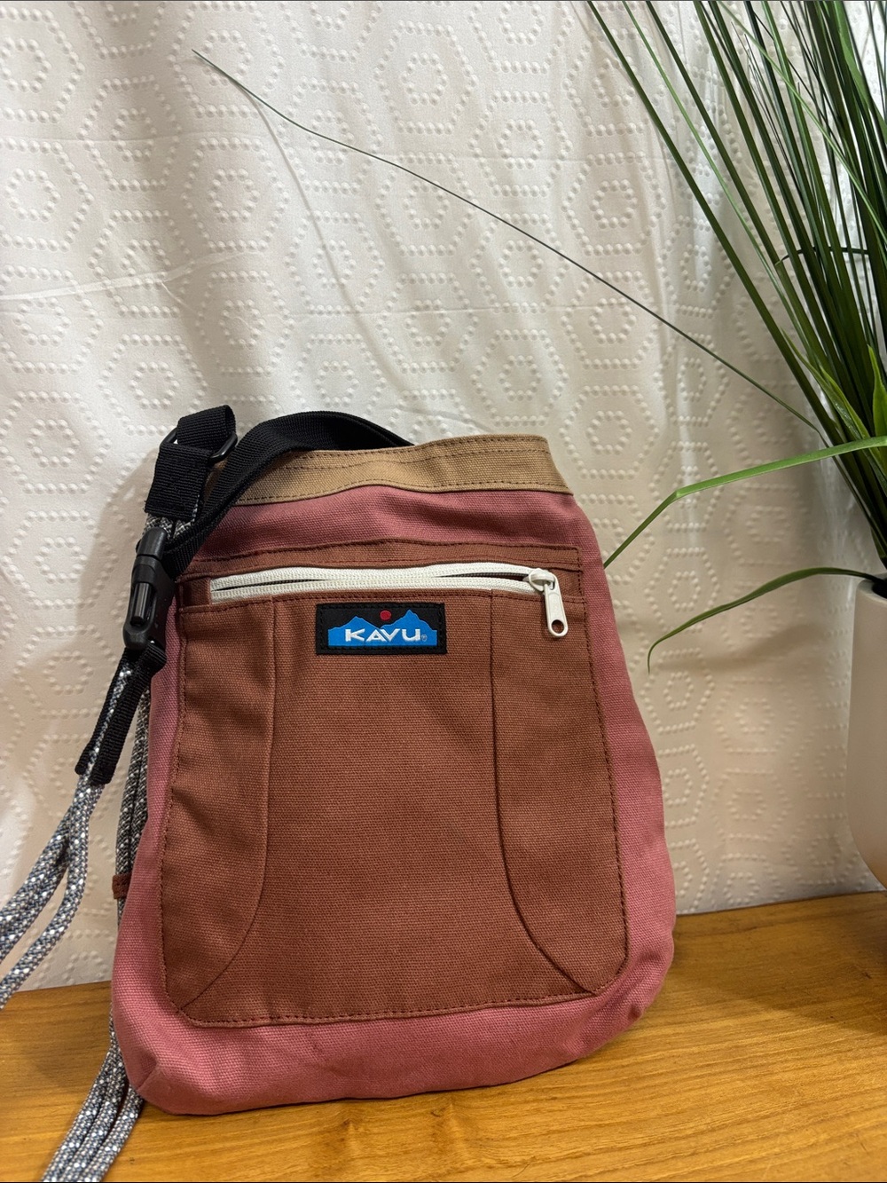 Kavu crossbody bag